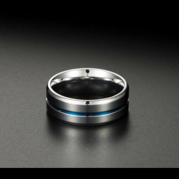 Men 8MM wide stainless steel titanium ring - Picture 4 of 5